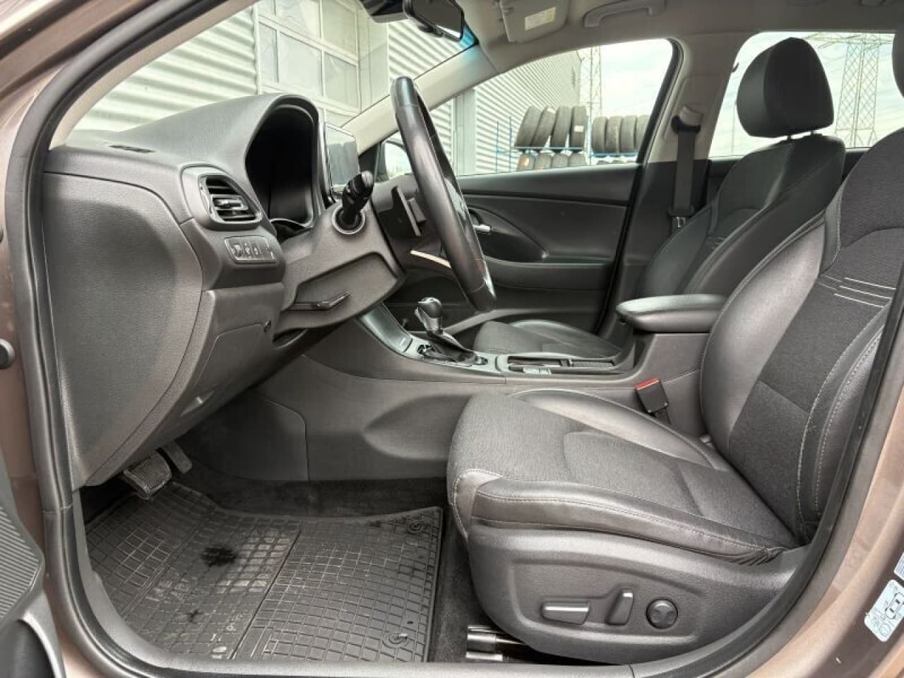 Hyundai i30 - zdjęcie 14